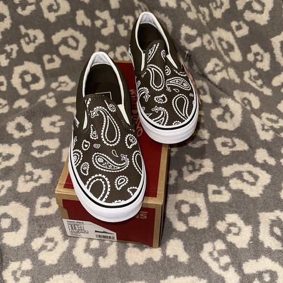 Classic Slip-on Vans New in Peace βπ» Paisley & Grape Lea π - Picture 1 of 17